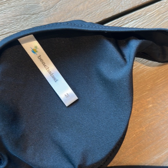 Bikini - Picture 3 of 6